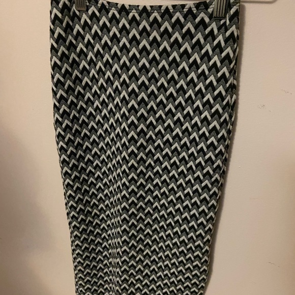 Brand new (no tags) American-Apparel top/skirt set - Picture 5 of 8